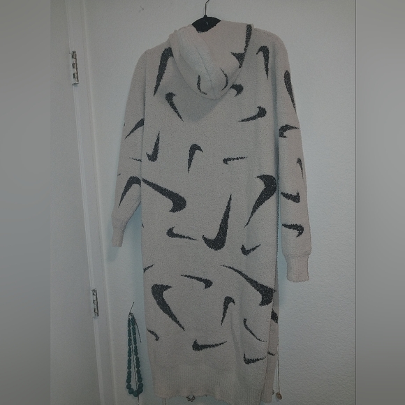 Nike Phoenix Cream and Charcoal Gray Boucle Long Cardigan Size Small - Picture 5 of 9